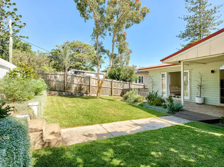 100 Pangeza Street, Stafford Heights QLD 4053