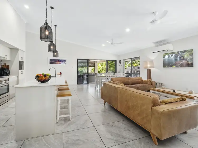 6 Devlex Court, Machans Beach QLD 4878