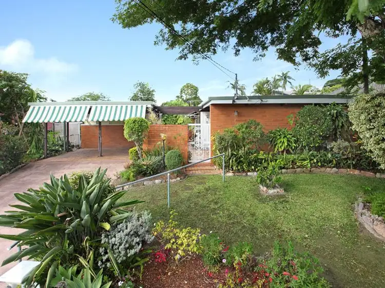 10 Lochiel Street, Kenmore QLD 4069