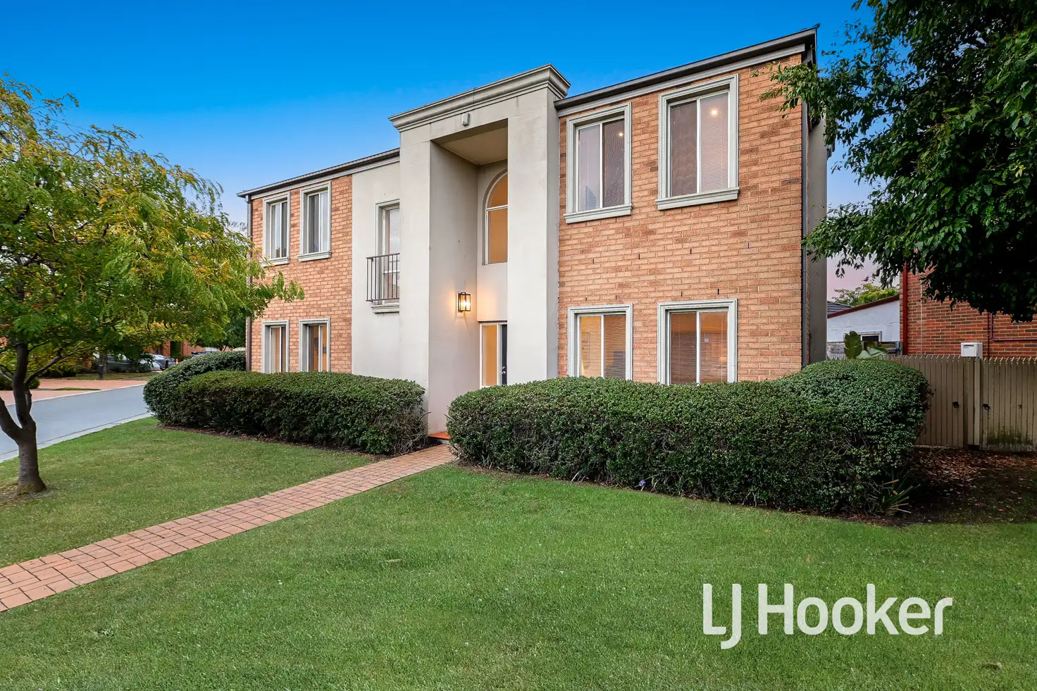 Main view of Homely townhouse listing, 4 Amhurst Drive, Narre Warren South VIC 3805