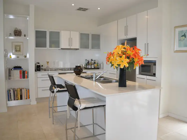 Townhouse Corner of Yandra Terrace, Hayborough SA 5211