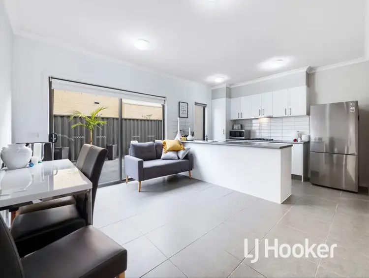 Fifth view of Homely townhouse listing, 2 Easter Way, Cranbourne East VIC 3977