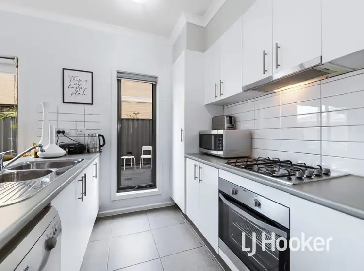 Sixth view of Homely townhouse listing, 2 Easter Way, Cranbourne East VIC 3977