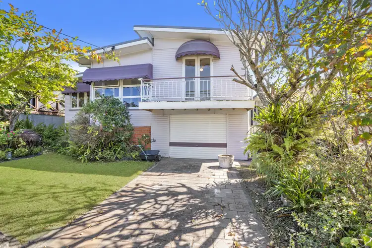 18 Vernon Avenue, Labrador QLD 4215