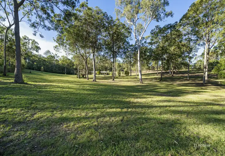 124 Cambridge Drive, Mount Hallen QLD 4312