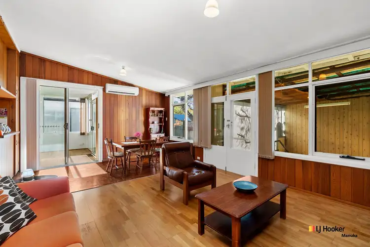 8 Carnegie Crescent, Narrabundah ACT 2604