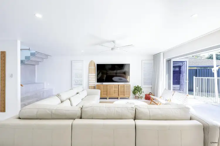 8 Myrtle Court, Palm Beach QLD 4221