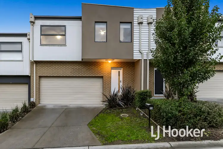 13/23 Atlantic Drive, Pakenham VIC 3810