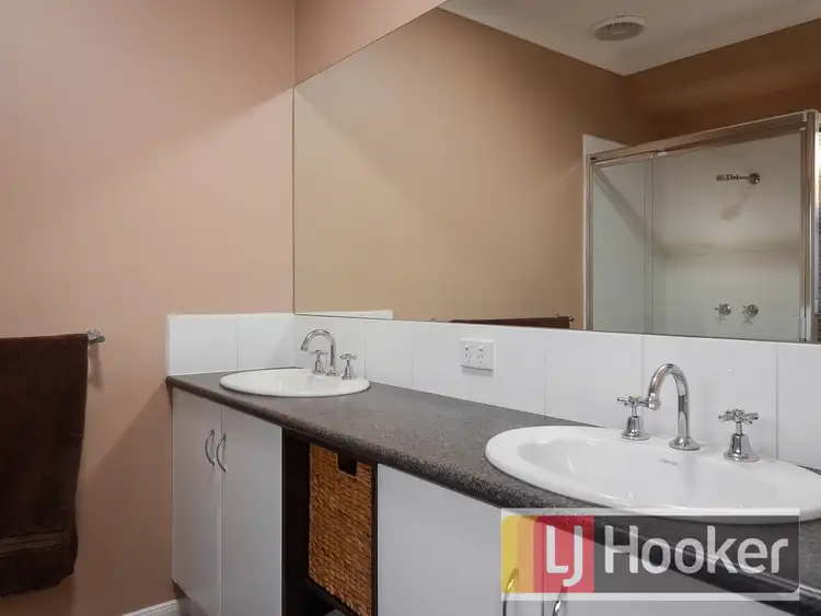 Fifth view of Homely house listing, 2 Faldo Place, Cranbourne North VIC 3977