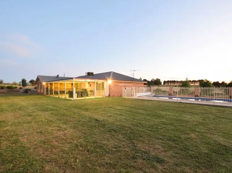 17 Old Monteagle Rd, Young NSW 2594