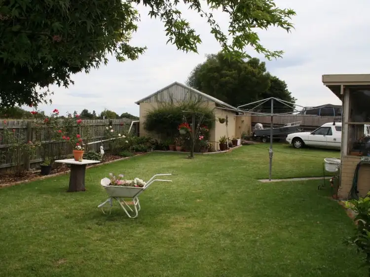 Third view of Homely house listing, 8 Moon Court, Bairnsdale VIC 3875