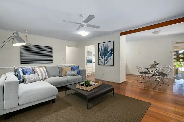 10 Linfield Street, Mansfield QLD 4122