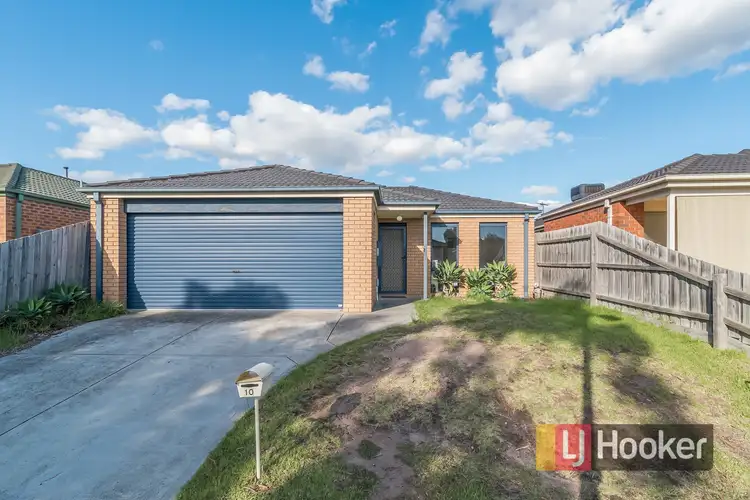 10 Sir Thomas Drive, Pakenham VIC 3810