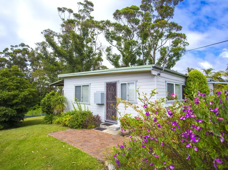 13 Weymouth Drive, Lake Tabourie NSW 2539
