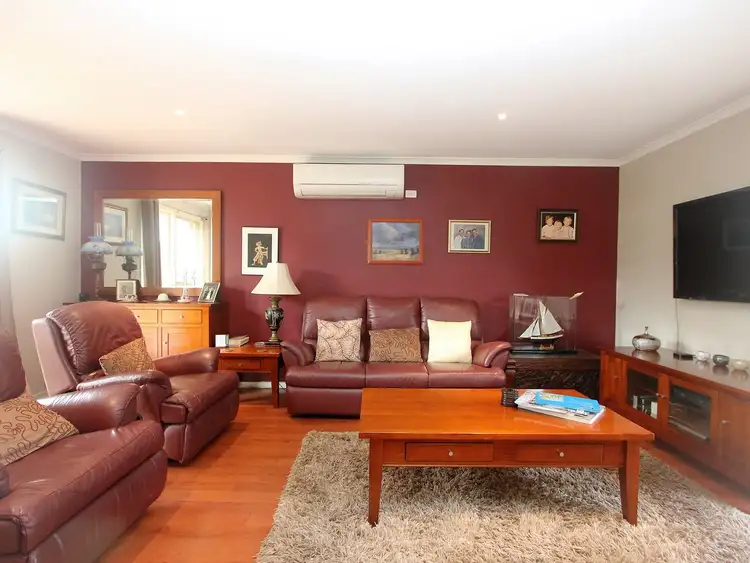 Sixth view of Homely house listing, 10 Chatswood Avenue, Langwarrin VIC 3910