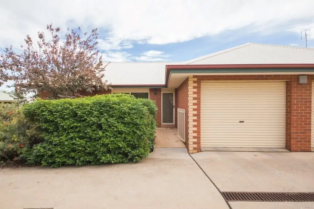 Main view of Homely villa listing, 4/33-35 Boundary Road, Dubbo NSW 2830