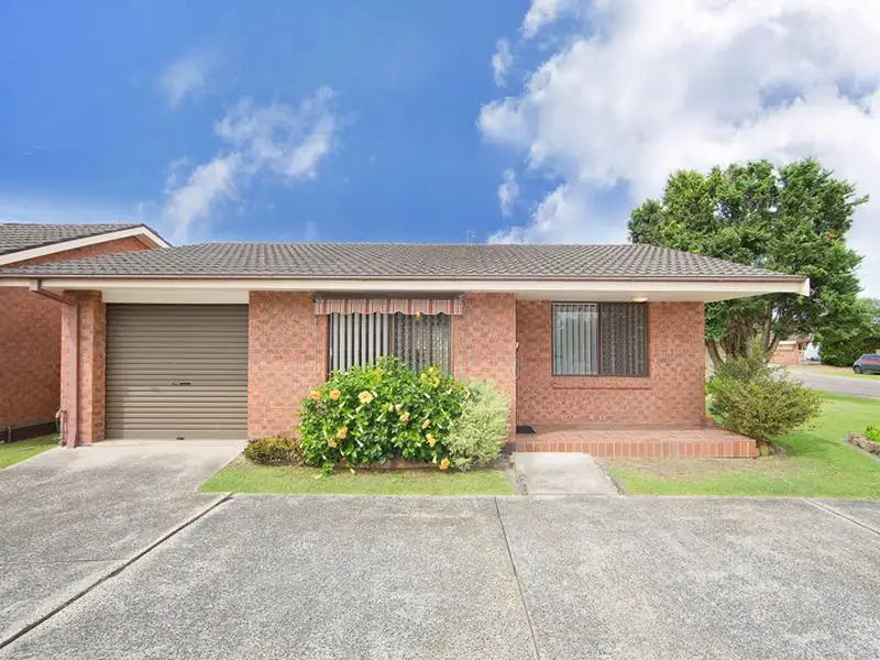 Main view of Homely villa listing, 1/90 Thompson Street, Long Jetty NSW 2261