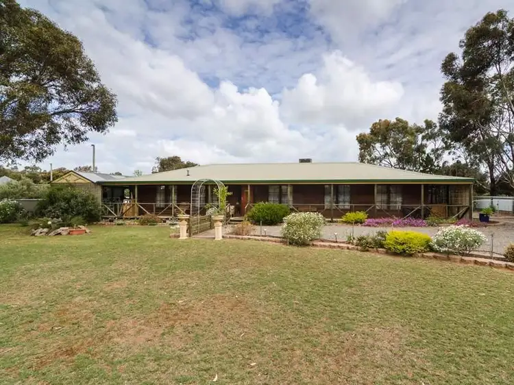 24 Angas Plains Road, Strathalbyn SA 5255