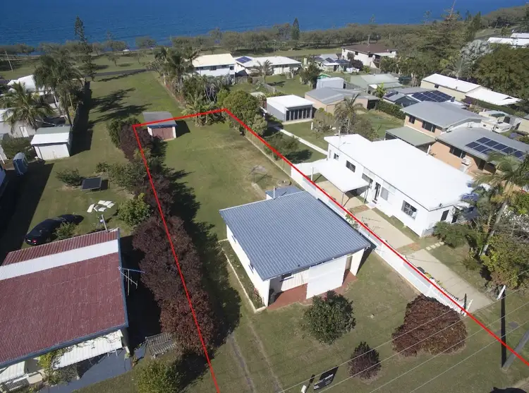 69 Bathurst Street, Elliott Heads QLD 4670