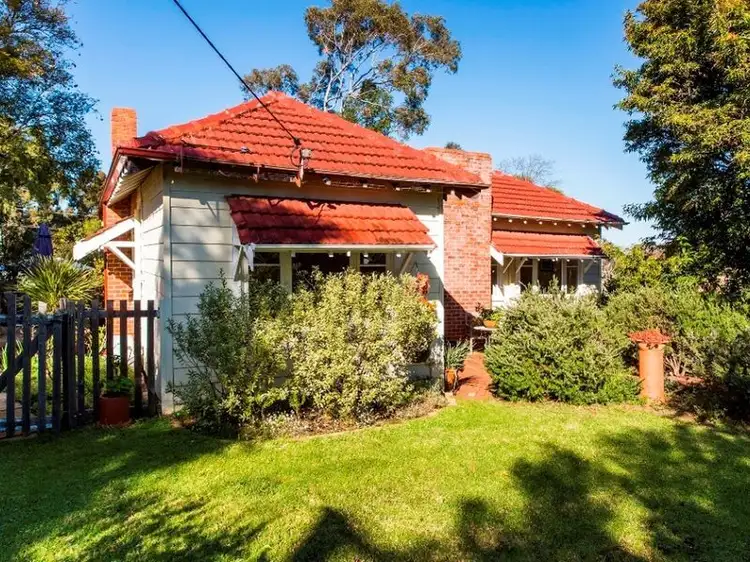 15 Blamire Road, Kalamunda WA 6076