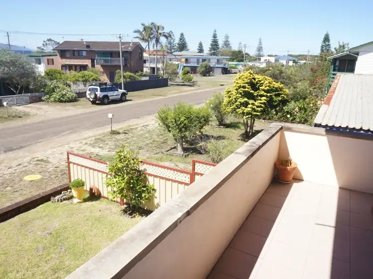 Fourth view of Homely unit listing, 1/30 Manning Street, Manning Point NSW 2430