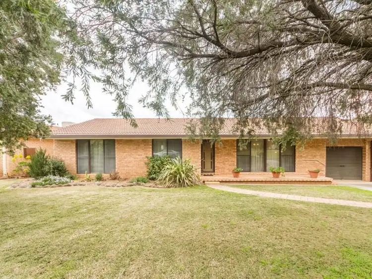 6 Hanna Street, Cowra NSW 2794