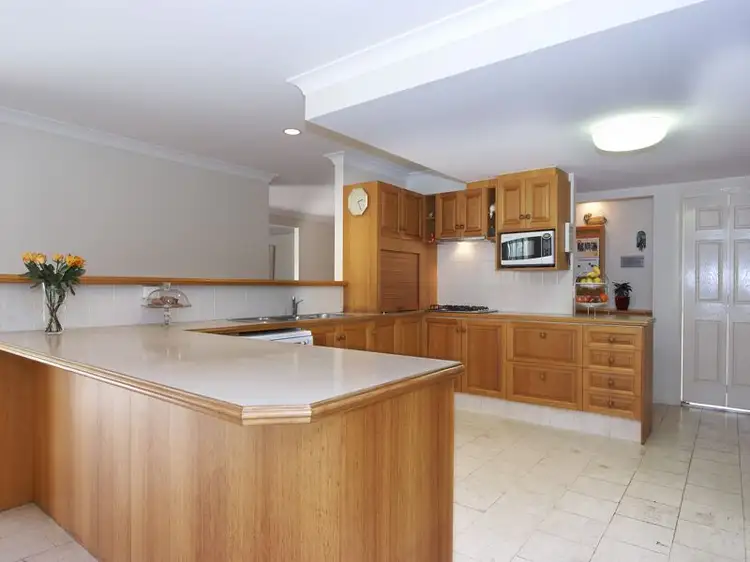 27 Kentia Court, Elanora QLD 4221