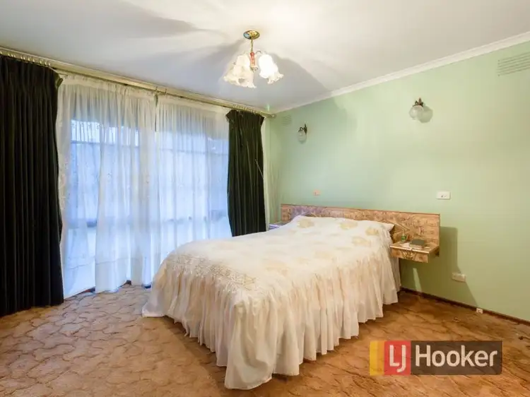 Sixth view of Homely house listing, 8 Viminalis Court, Endeavour Hills VIC 3802