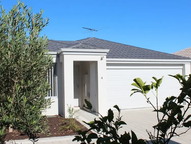 4/2 Positano Crescent, Yangebup WA 6164