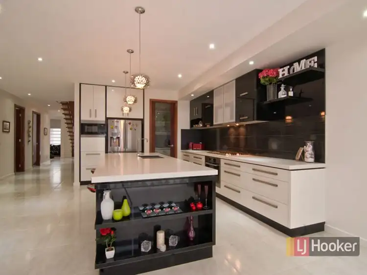 Second view of Homely house listing, 27 Juneberry Drive, Keysborough VIC 3173