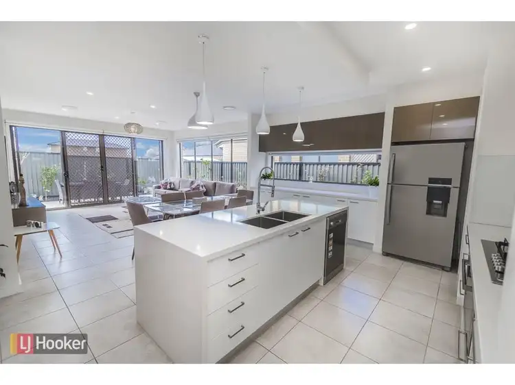 Fourth view of Homely house listing, 25 Mountleigh Circuit, Craigieburn VIC 3064