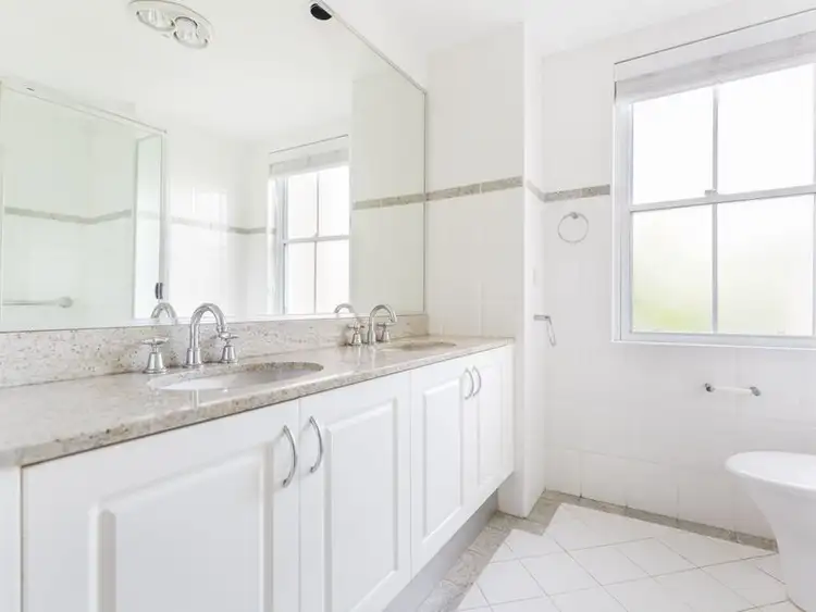 Sixth view of Homely apartment listing, 2/10 Hillcrest Drive, St Ives NSW 2075