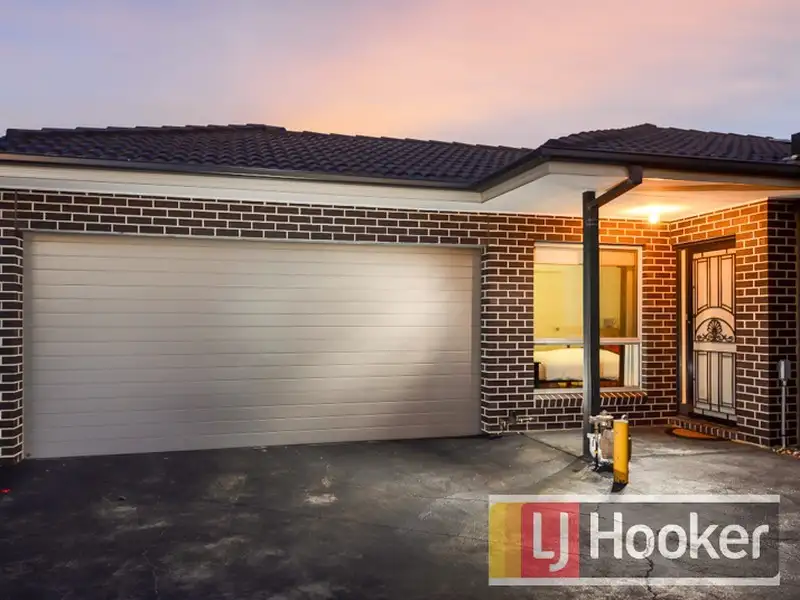Main view of Homely unit listing, Unit 4/7-8 Roseville Court, Berwick VIC 3806