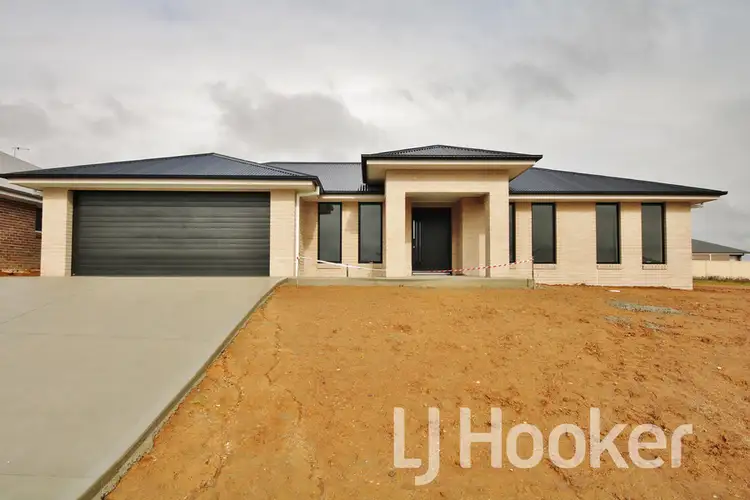 4 Coates Drive, Kelso NSW 2795