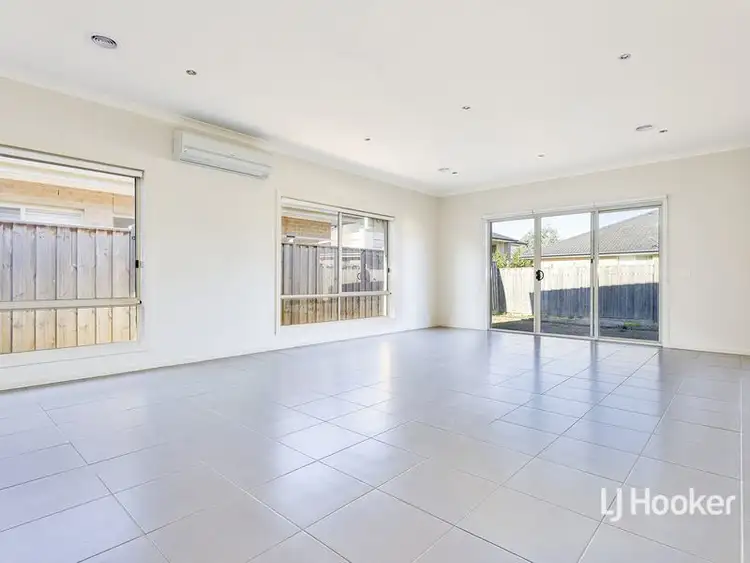 Fifth view of Homely house listing, 12 Seafarer Way, Sanctuary Lakes VIC 3030