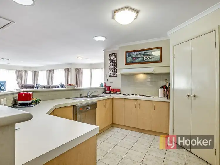 Sixth view of Homely house listing, 2 Fleetwood Court, Hoppers Crossing VIC 3029