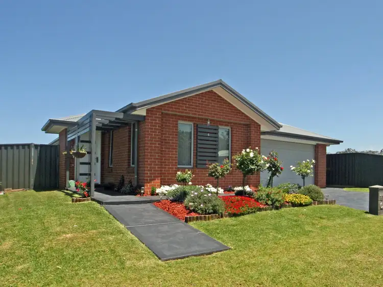 6 Peacehaven Way, Sussex Inlet NSW 2540