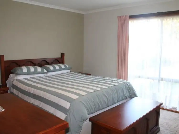 Fifth view of Homely house listing, 10 Morekana Crescent, Bairnsdale VIC 3875