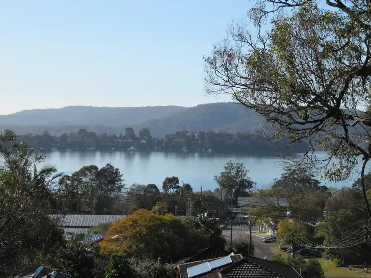 29 Hughes Street, Point Clare NSW 2250