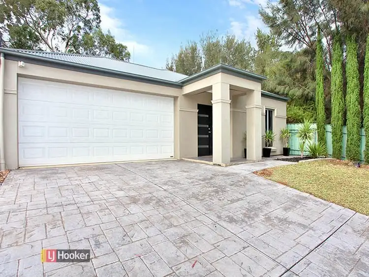 27 Swan Cct, Mawson Lakes SA 5095