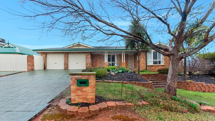 2 Buckmaster Crescent, Dunlop ACT 2615