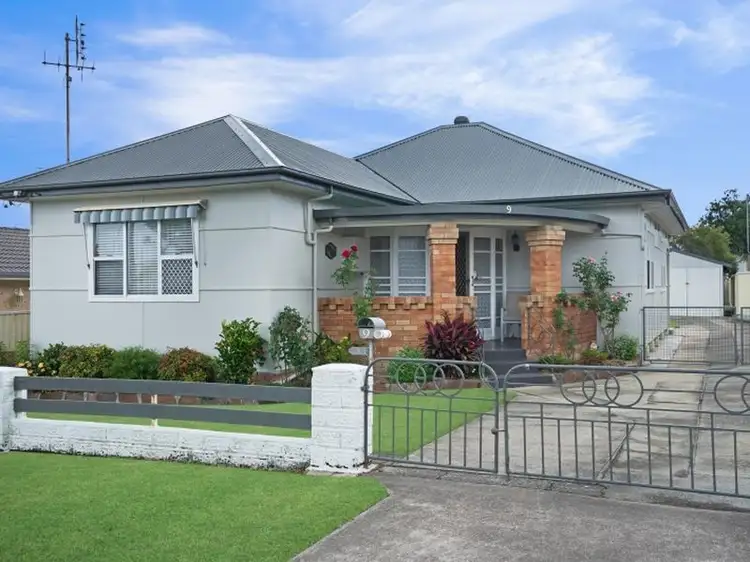 9 Henry Street, Belmont NSW 2280