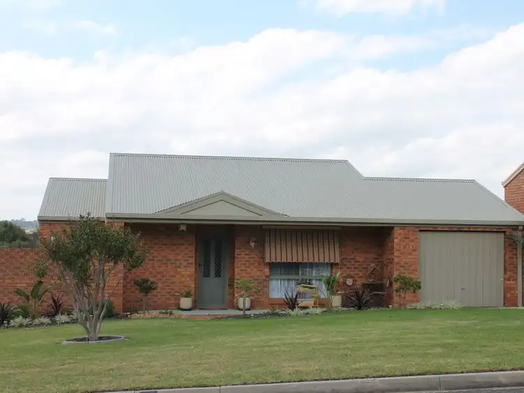12 Bent Street, Bairnsdale VIC 3875
