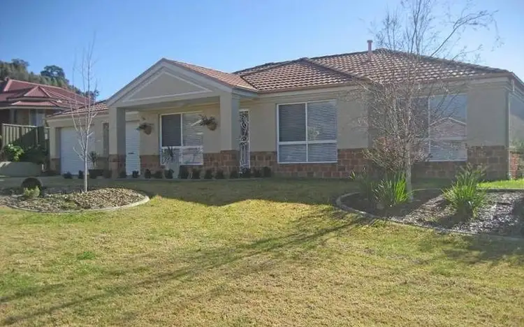 4 Hillock Avenue, Albury NSW 2640