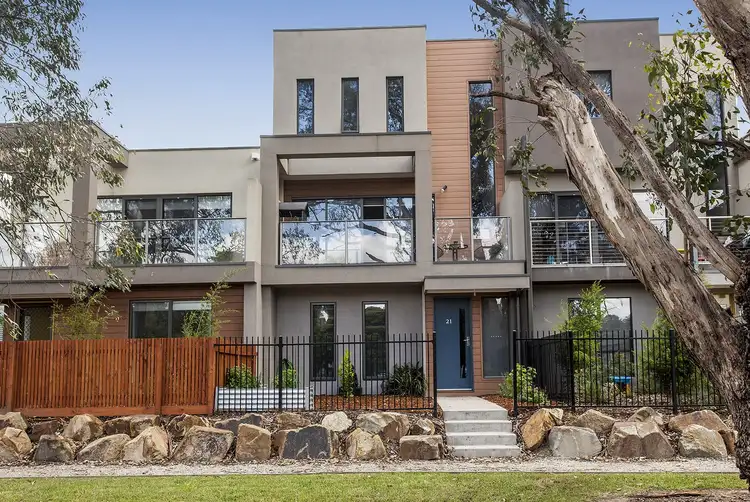 21 Lithgow Way, Mooroolbark VIC 3138