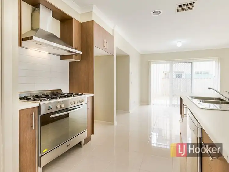 Fifth view of Homely house listing, 45 Sanctuary Lakes East Boulevard, Sanctuary Lakes VIC 3030