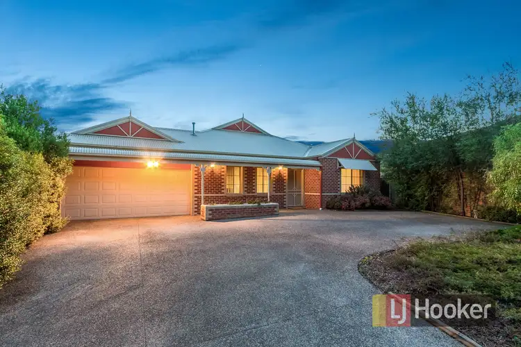 33 Henry Lawson Drive, Pakenham VIC 3810