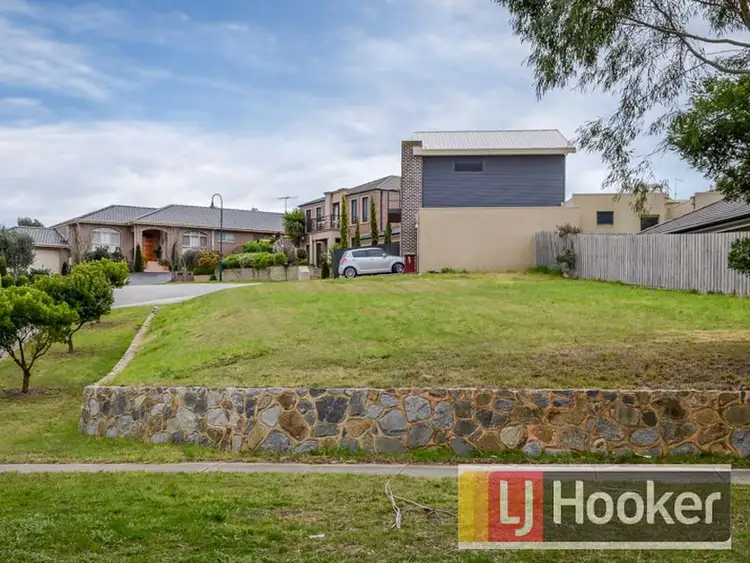 30 Sittella Drive, Berwick VIC 3806