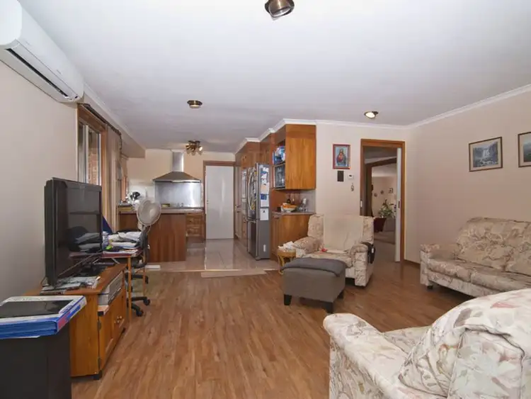 Fifth view of Homely house listing, 10 Finchley Court, Endeavour Hills VIC 3802