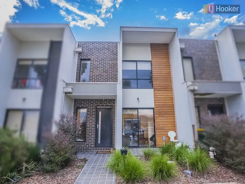 Main view of Homely townhouse listing, 28 Folger Rd, Craigieburn VIC 3064